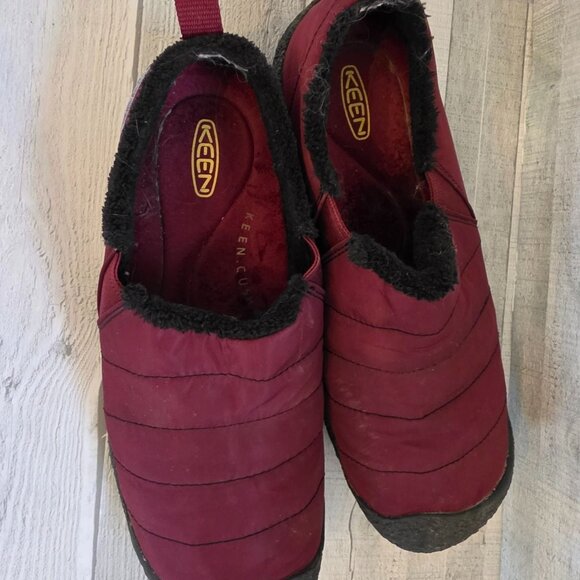 Keen Womens Burgundy Slip-On Quilted Winter Shoes Size 9 M - Picture 2 of 5